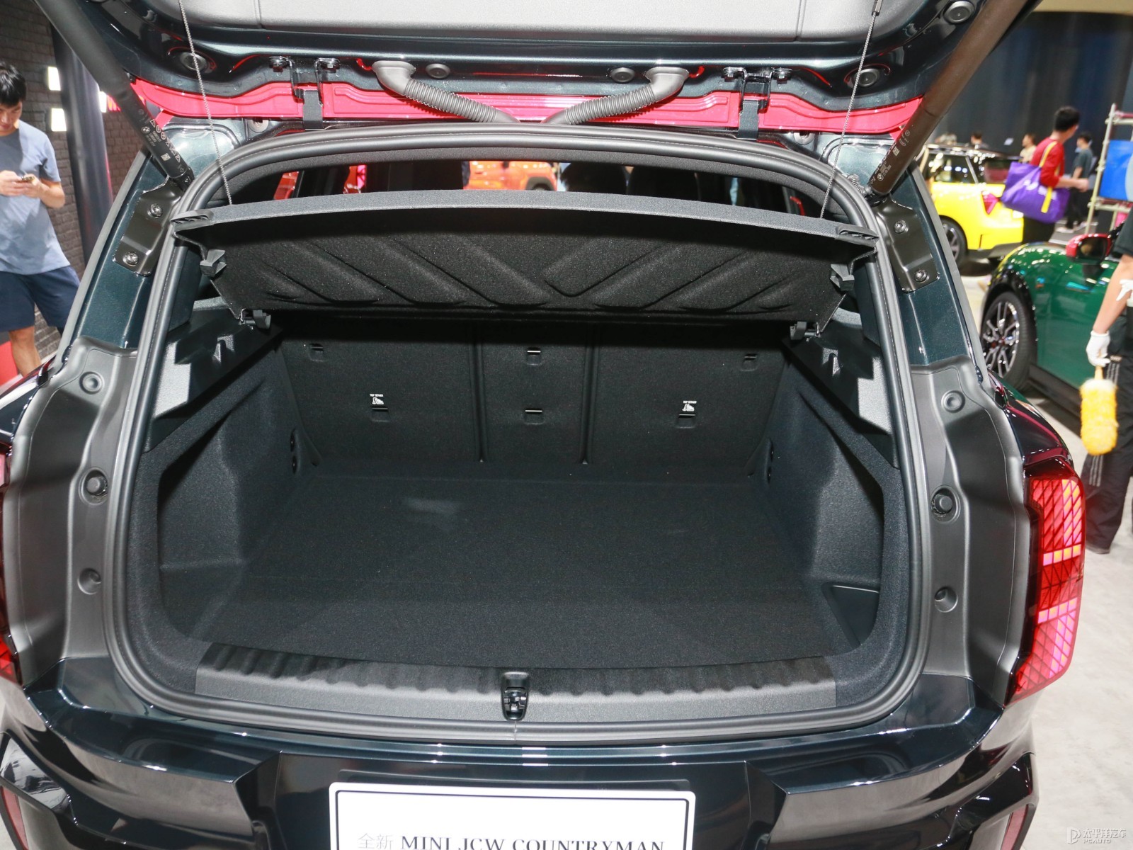 MINI JCW COUNTRYMAN空間高清大圖