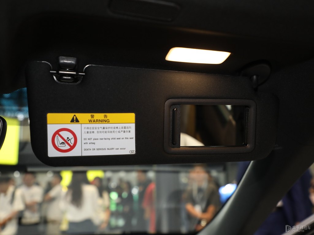 超音速鈦銀雷克薩斯ES車廂內(nèi)飾圖片