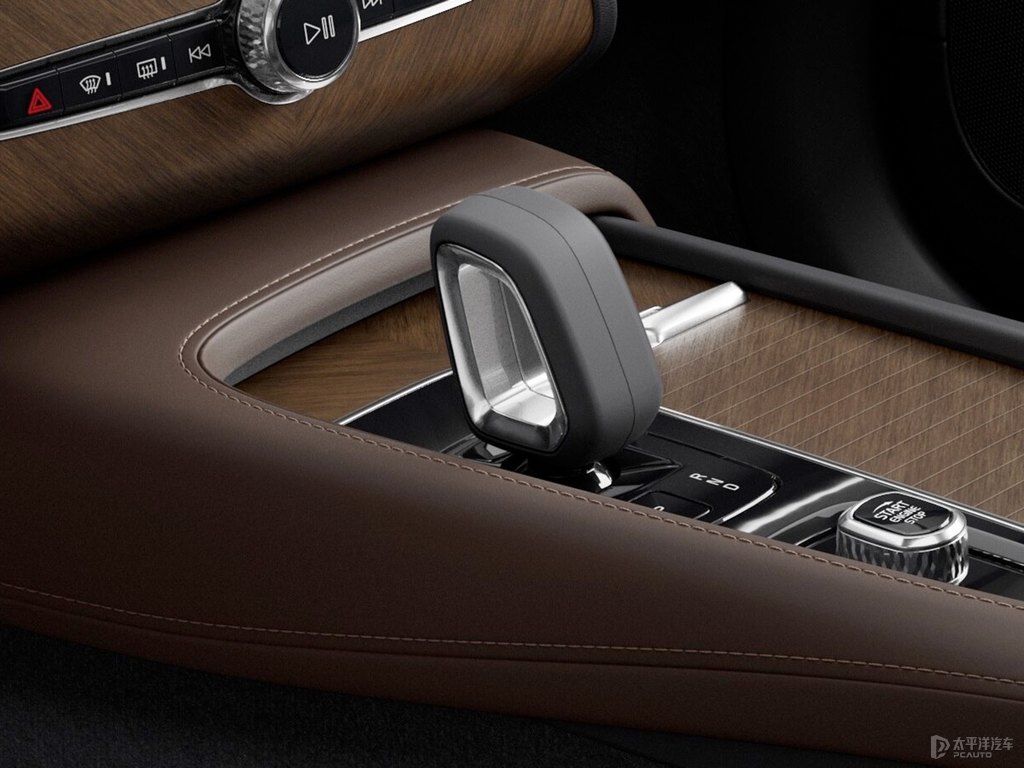 牛仔藍沃爾沃XC90中控內(nèi)飾圖片