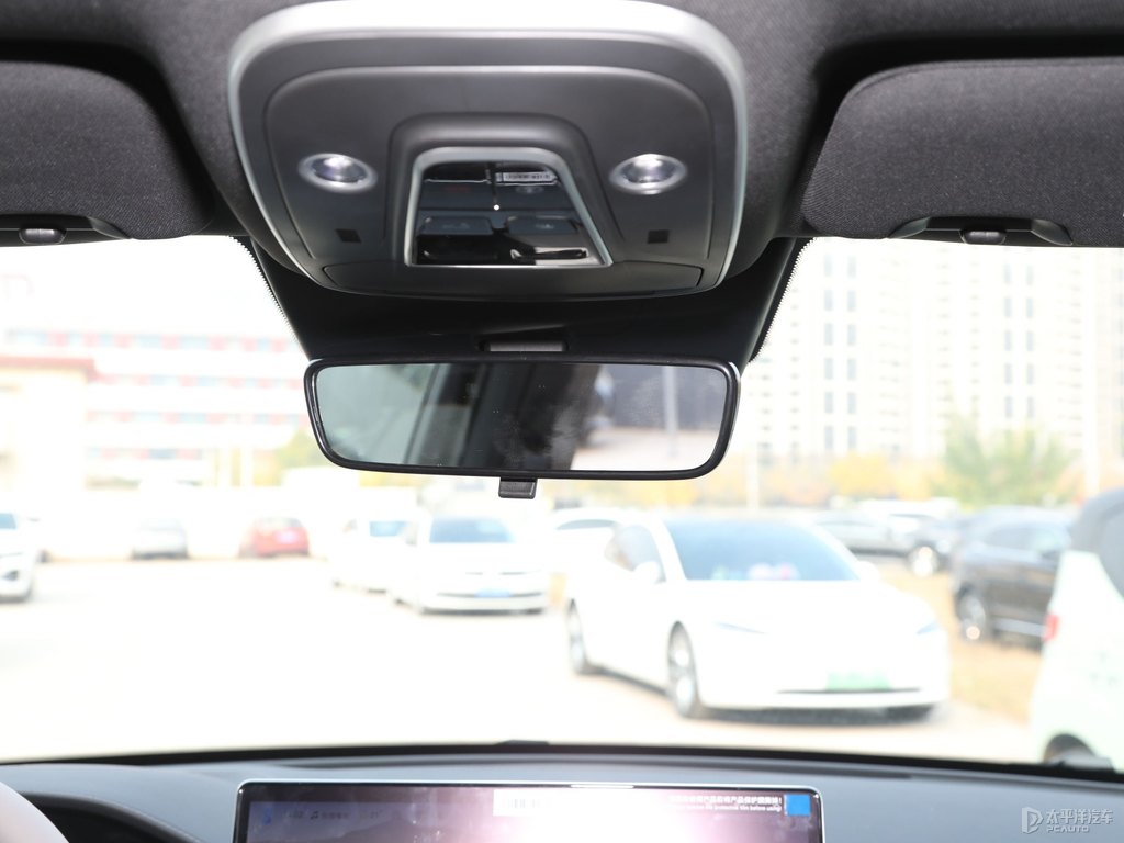 銀砂黑唐新能源車廂內(nèi)飾圖片