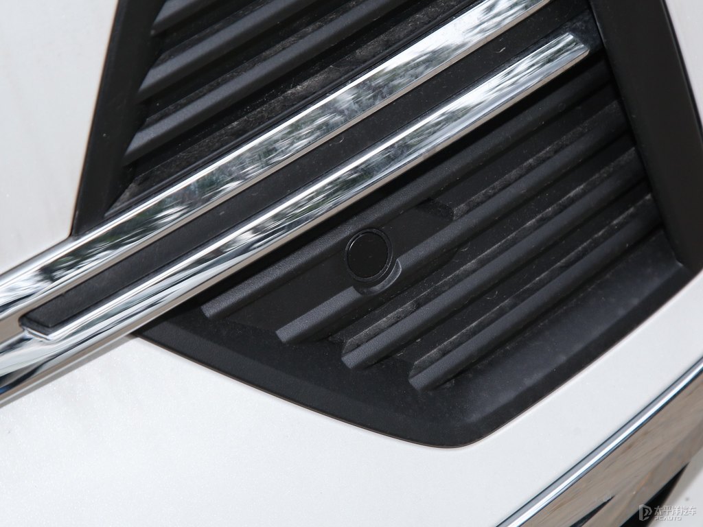 水晶白沃爾沃XC60車頭外觀圖片