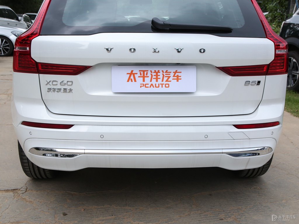 水晶白沃爾沃XC60車尾外觀圖片
