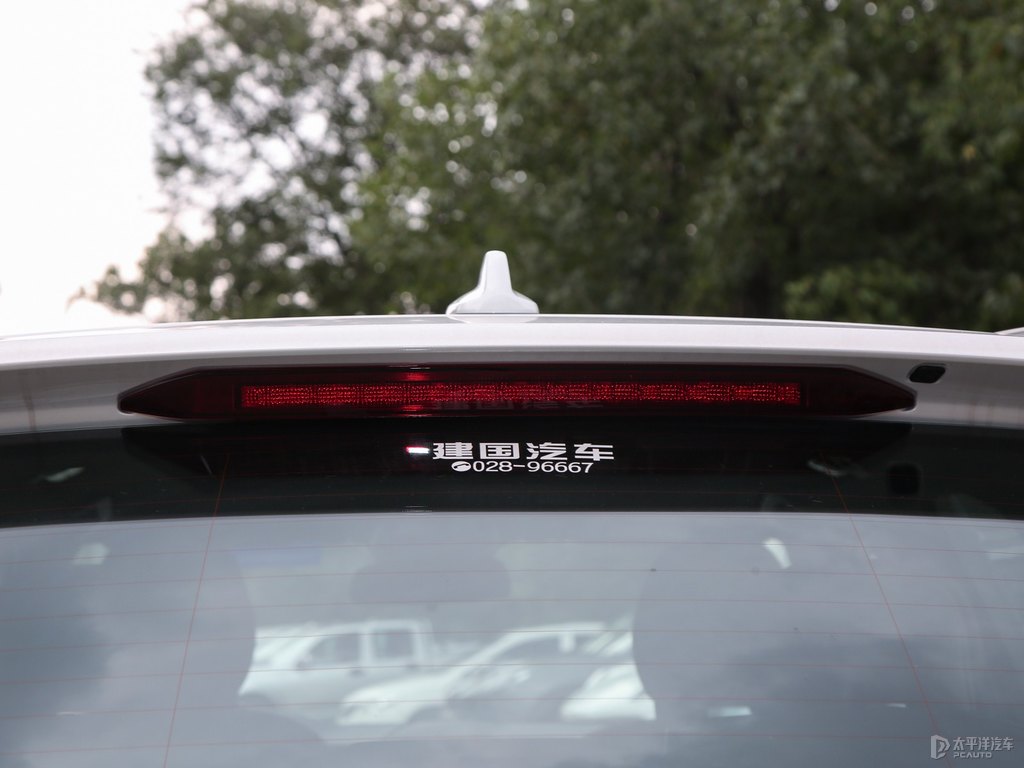 水晶白沃爾沃XC60車尾外觀圖片