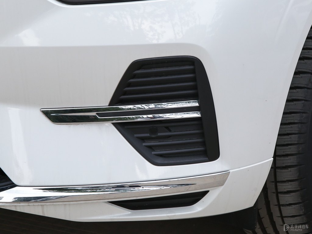 水晶白沃爾沃XC60車頭外觀圖片
