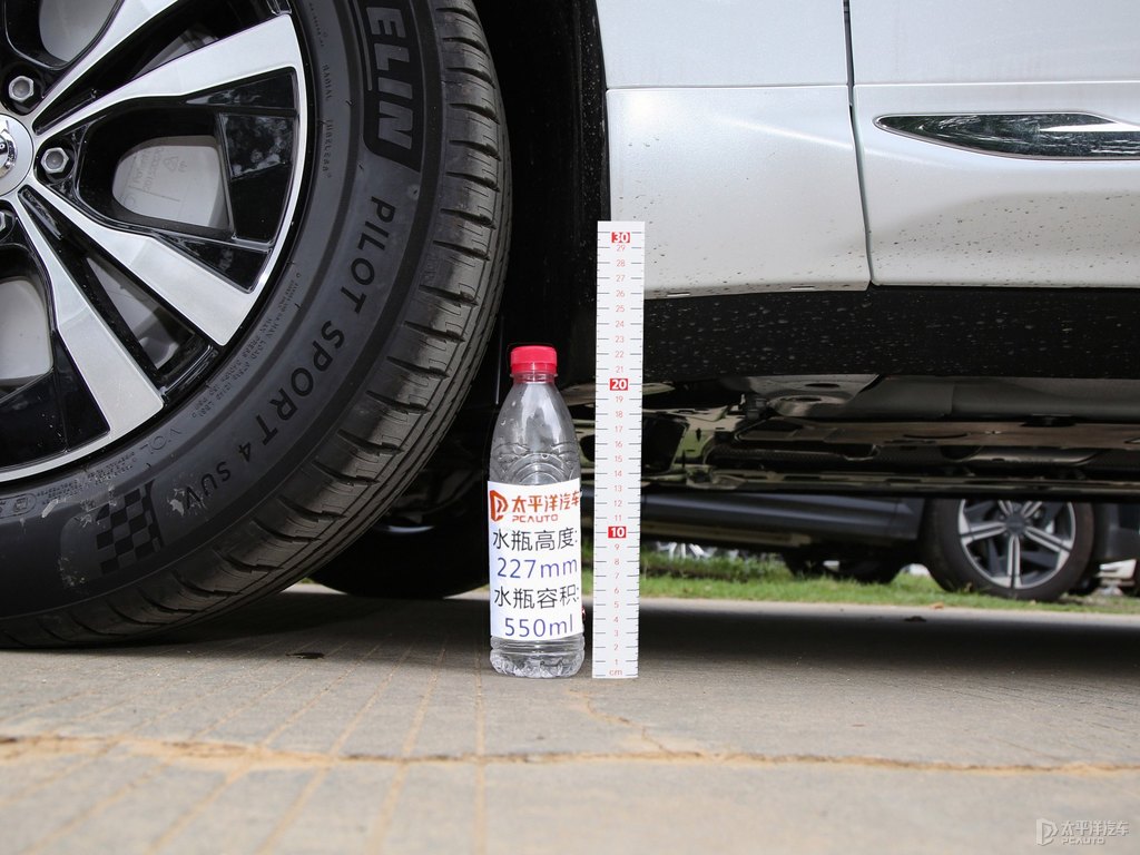 水晶白沃爾沃XC60車身外觀圖片