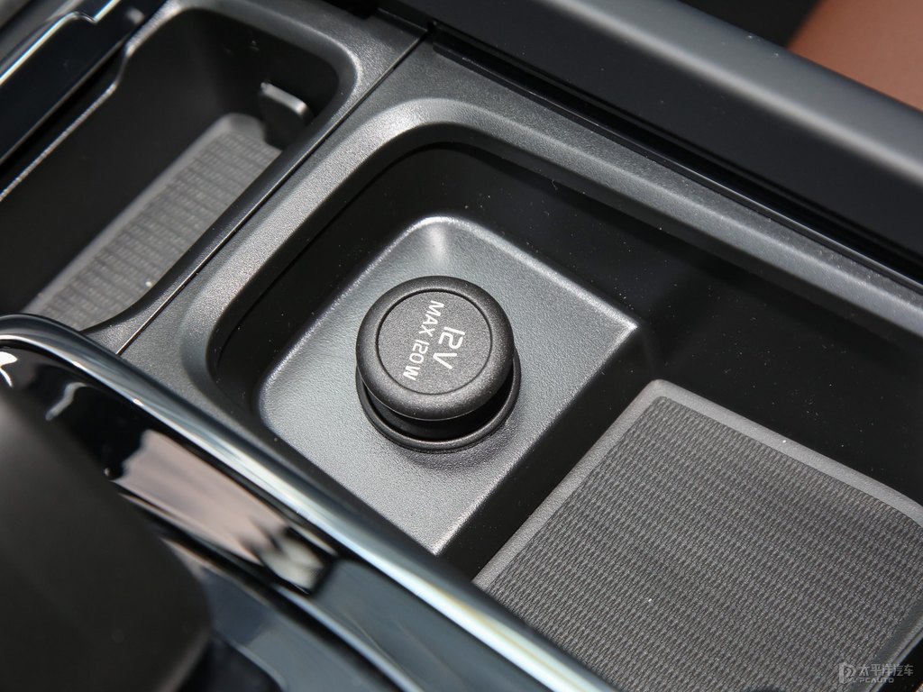 水晶白沃爾沃XC60中控內(nèi)飾圖片