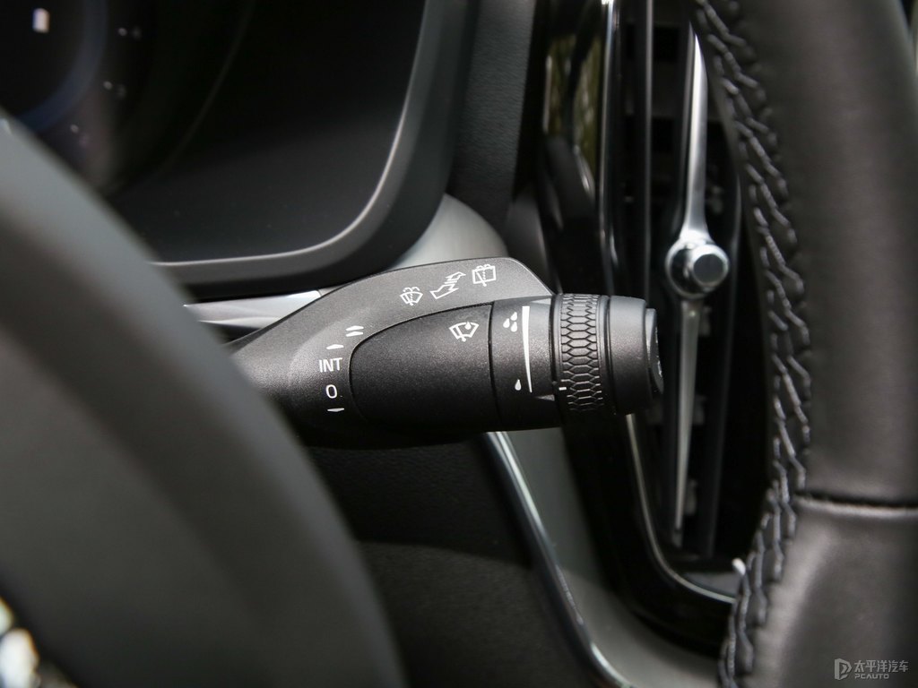 水晶白沃爾沃XC60中控內(nèi)飾圖片