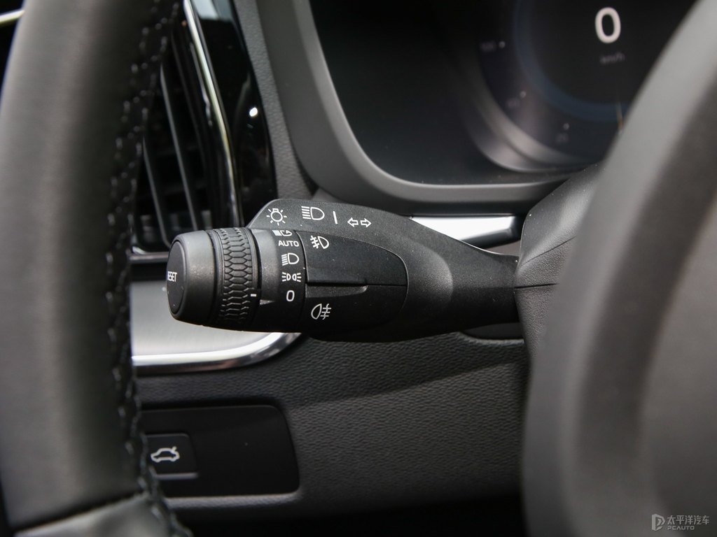 水晶白沃爾沃XC60中控內(nèi)飾圖片