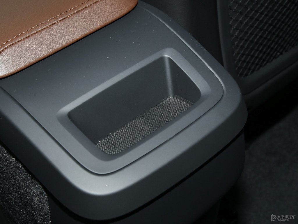 水晶白沃爾沃XC60座椅內(nèi)飾圖片
