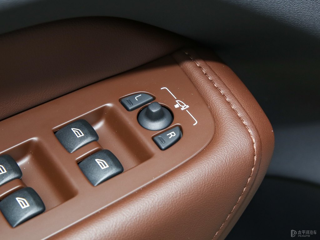 水晶白沃爾沃XC60車廂內(nèi)飾圖片