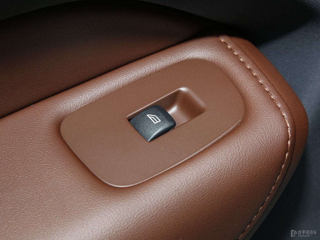 水晶白沃爾沃XC60車廂內(nèi)飾圖片