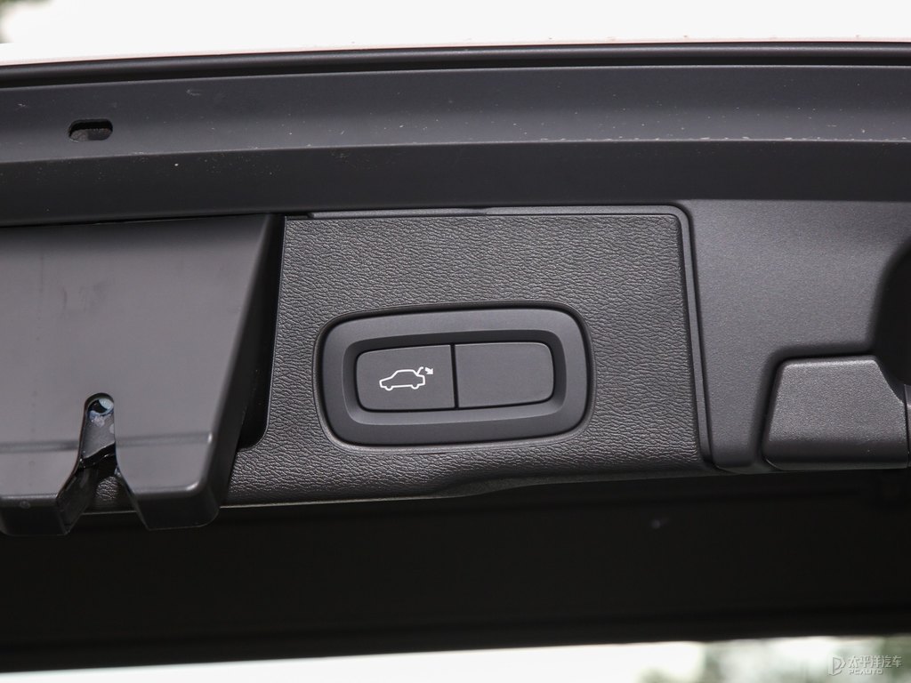 水晶白沃爾沃XC60后備廂空間圖片
