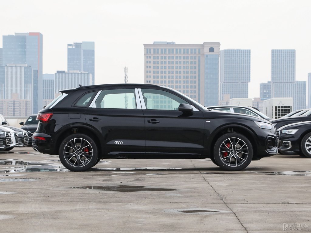 傳奇黑奧迪Q5L整車外觀外觀圖片