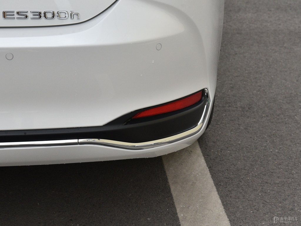 超音速石英白雷克薩斯ES車尾外觀圖片