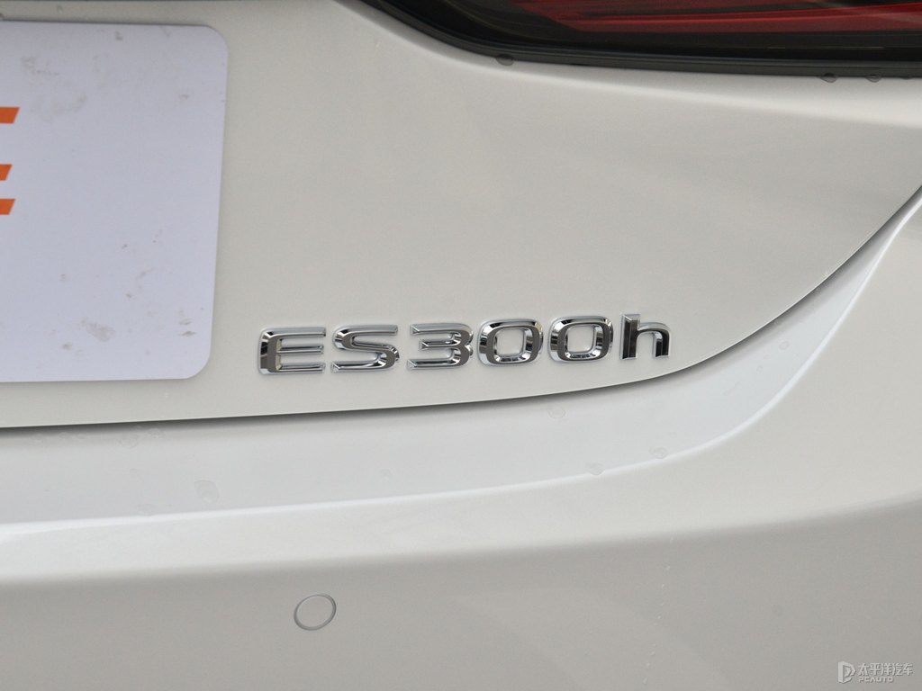 超音速石英白雷克薩斯ES車尾外觀圖片