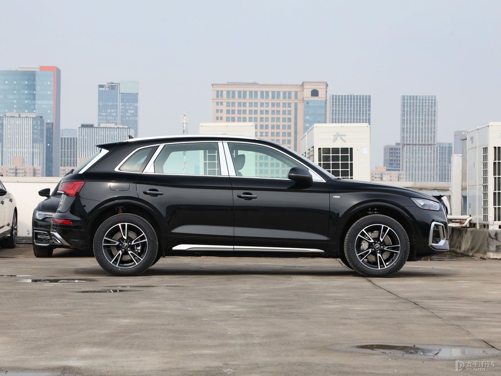 傳奇黑奧迪Q5L整車外觀外觀圖片