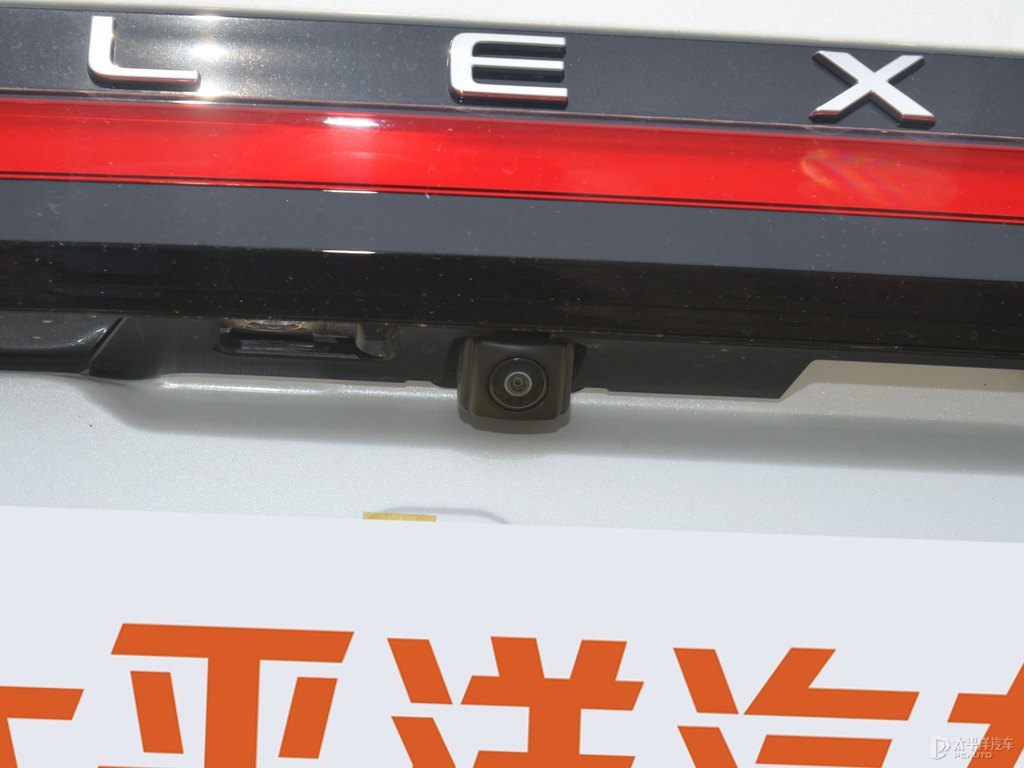 超音速石英白雷克薩斯RX車尾外觀圖片