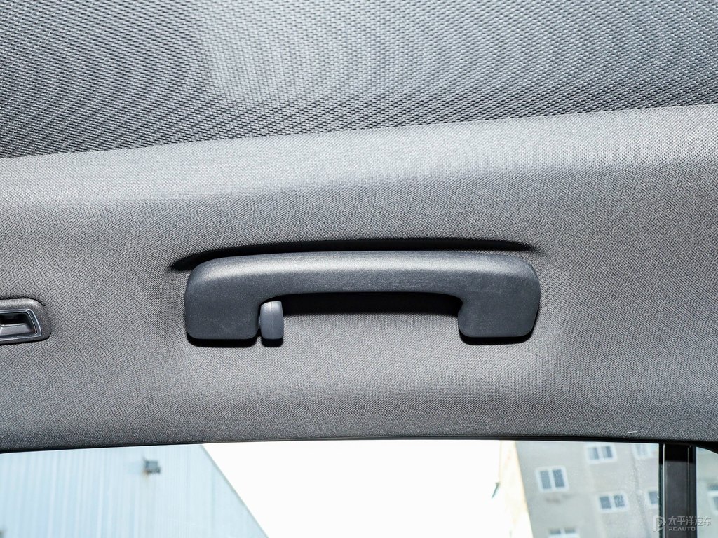 明月白蒙迪歐車廂內(nèi)飾圖片