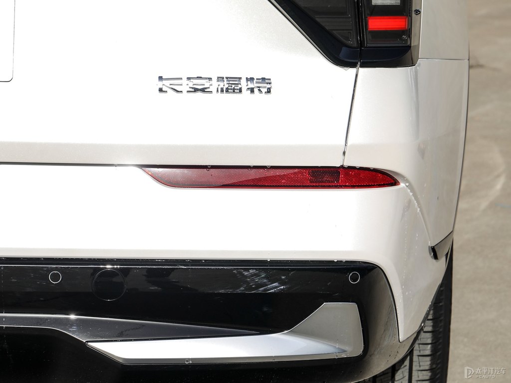 皓月白銳界L車(chē)尾外觀圖片
