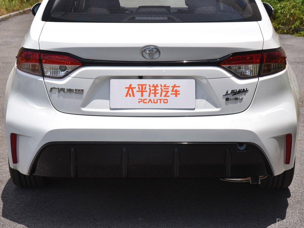 天際白雷凌車尾外觀圖片
