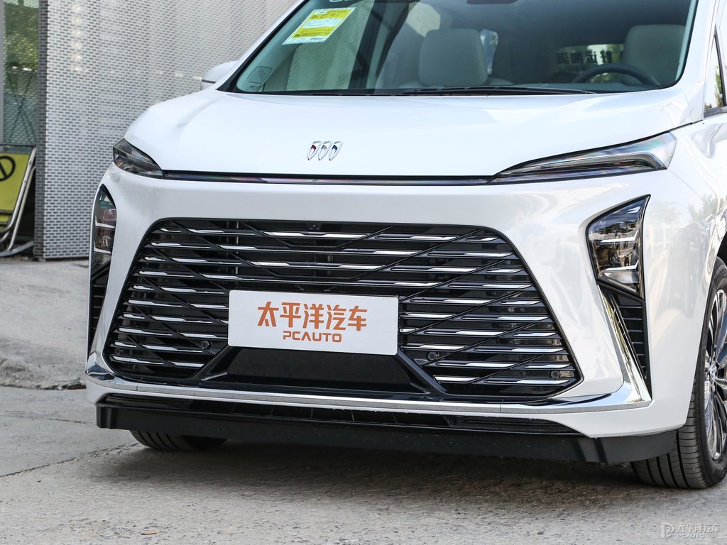珍珠白別克GL8車頭外觀圖片