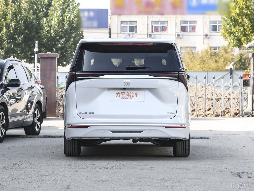 珍珠白別克GL8整車外觀外觀圖片