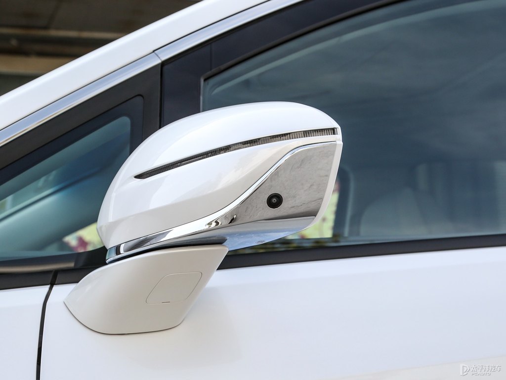 珍珠白別克GL8車身外觀圖片
