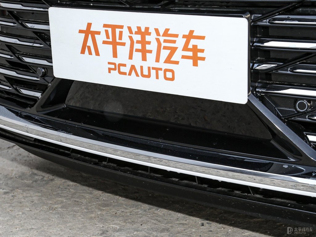 珍珠白別克GL8車頭外觀圖片