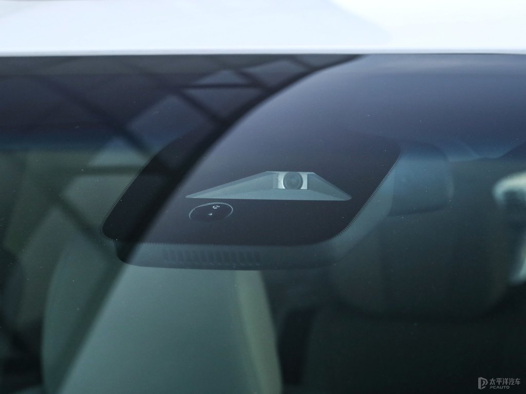 珍珠白別克GL8車身外觀圖片