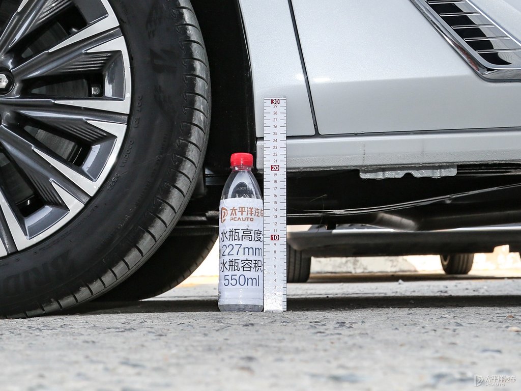珍珠白別克GL8車身外觀圖片