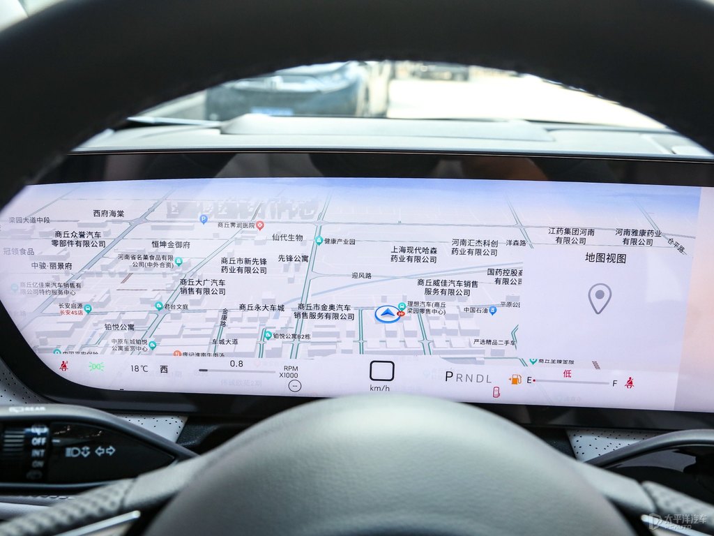 珍珠白別克GL8中控內(nèi)飾圖片