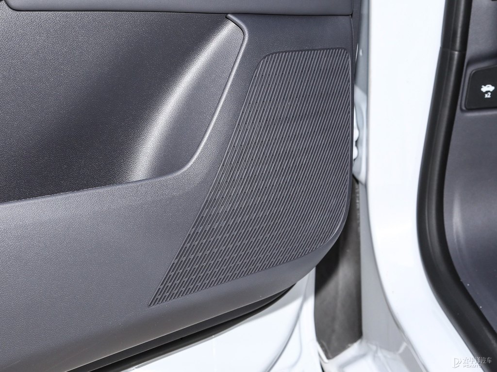珍珠白別克GL8車(chē)廂內(nèi)飾圖片