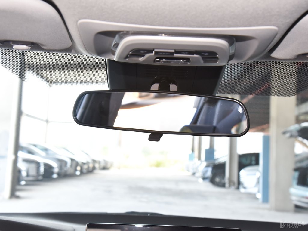 天際白雷凌車廂內(nèi)飾圖片
