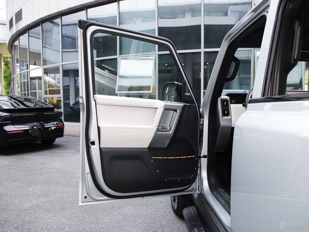 yiCAR V23܇DƬ
