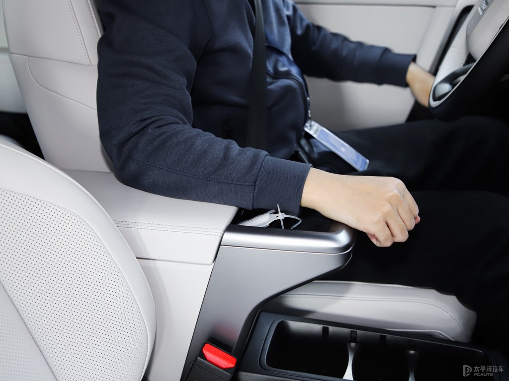 yiCAR V23{˿ggDƬ