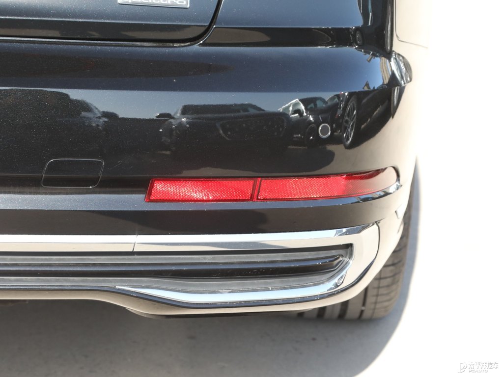 傳奇黑奧迪A8L車尾外觀圖片