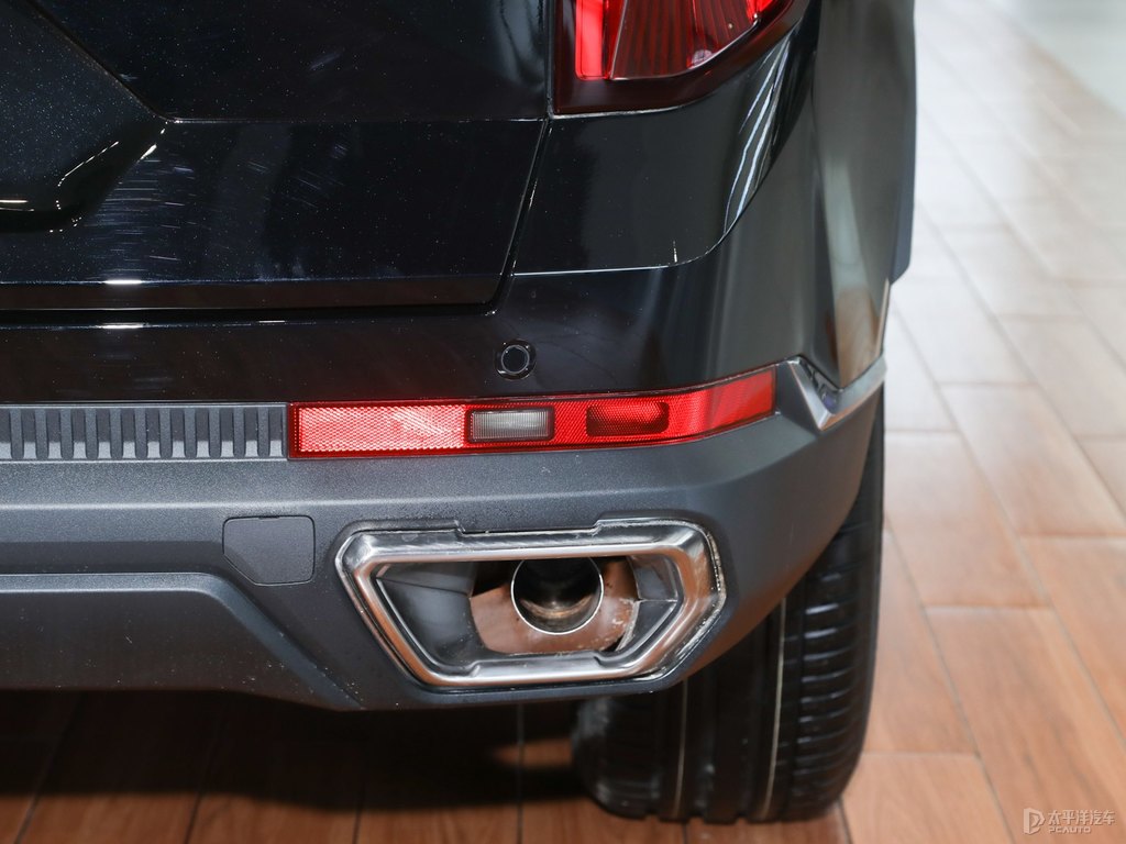 典雅黑傳祺GS8車尾外觀圖片