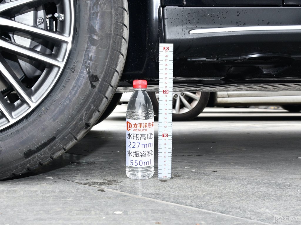 曜巖黑奔馳GLC車身外觀圖片