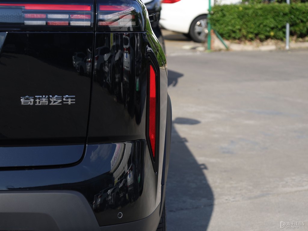 石墨黑瑞虎7車(chē)尾外觀圖片