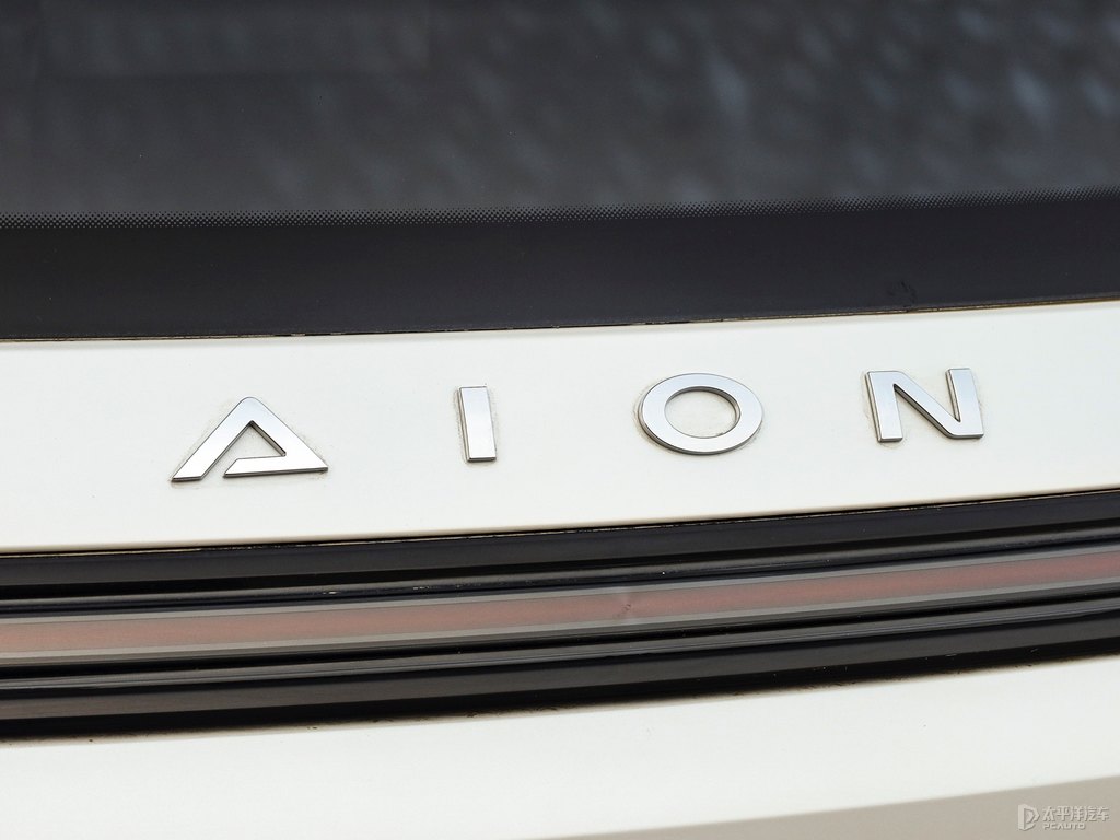 珍珠白AION Y車尾外觀圖片