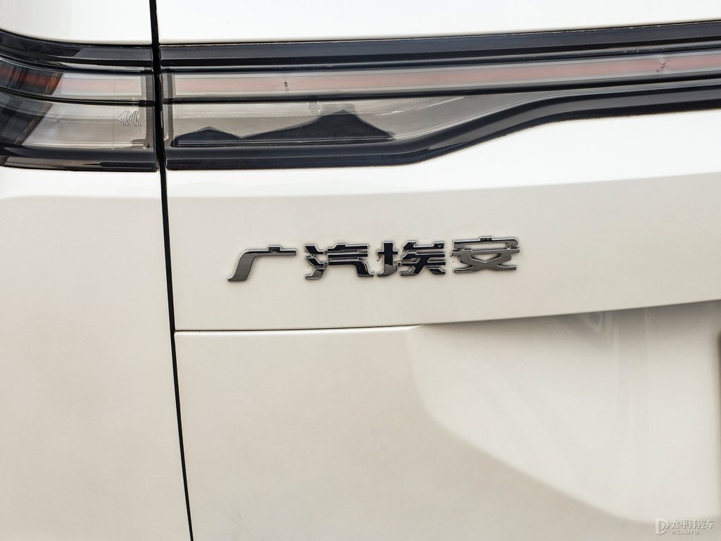 珍珠白AION Y車尾外觀圖片