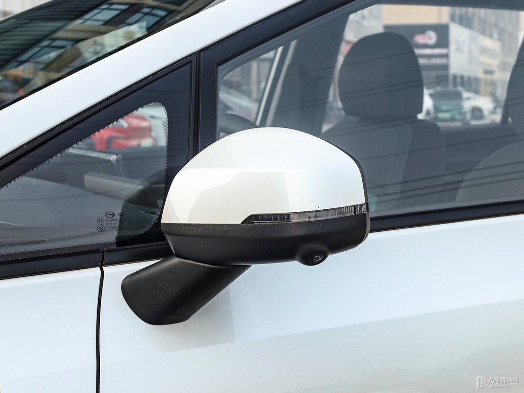 珍珠白AION Y車身外觀圖片