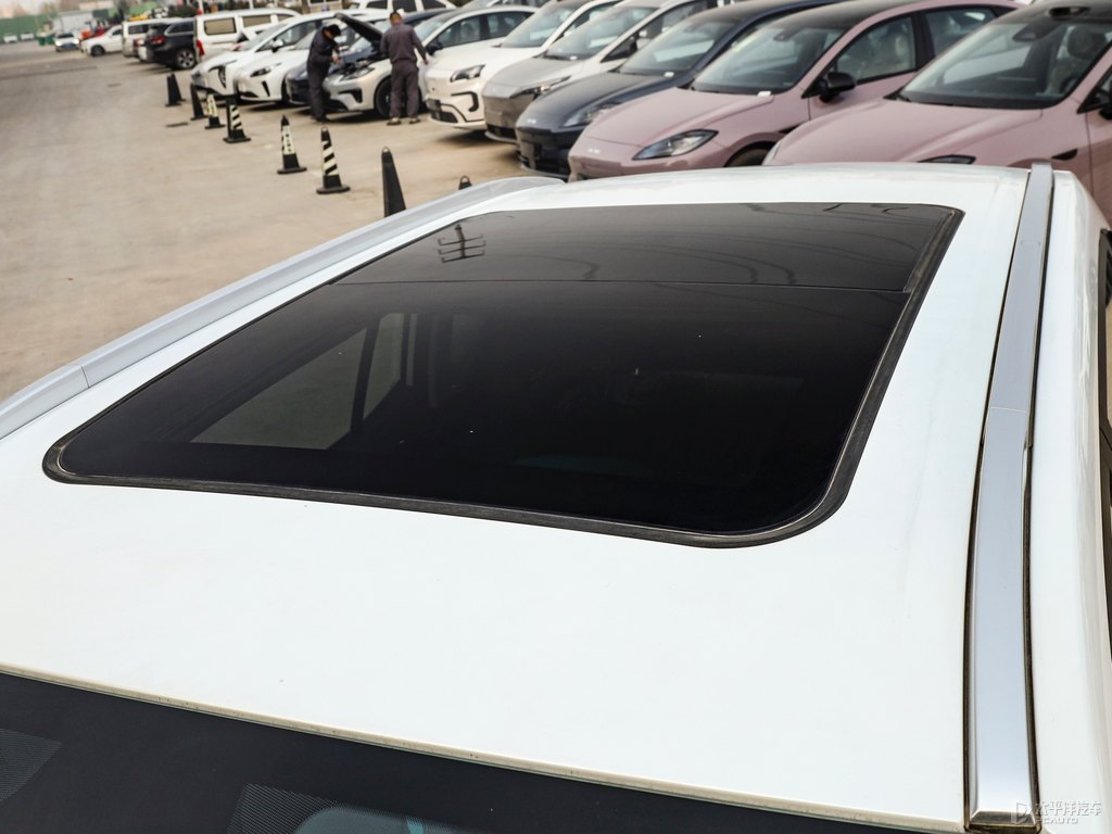 珍珠白AION Y車身外觀圖片