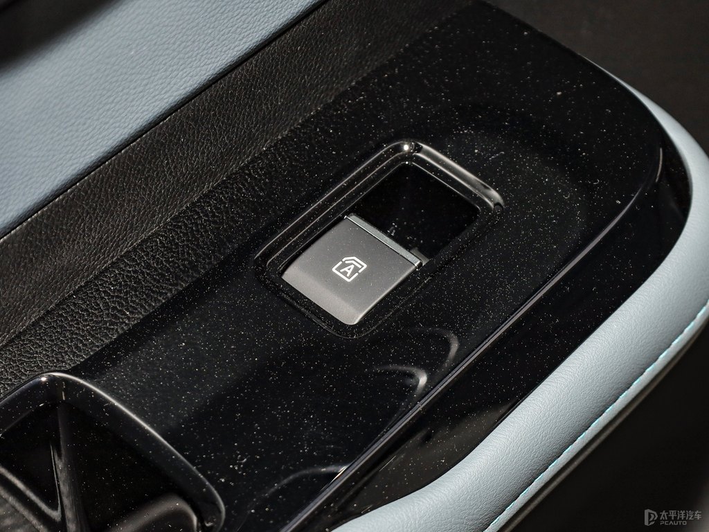 珍珠白AION Y車(chē)廂內(nèi)飾圖片