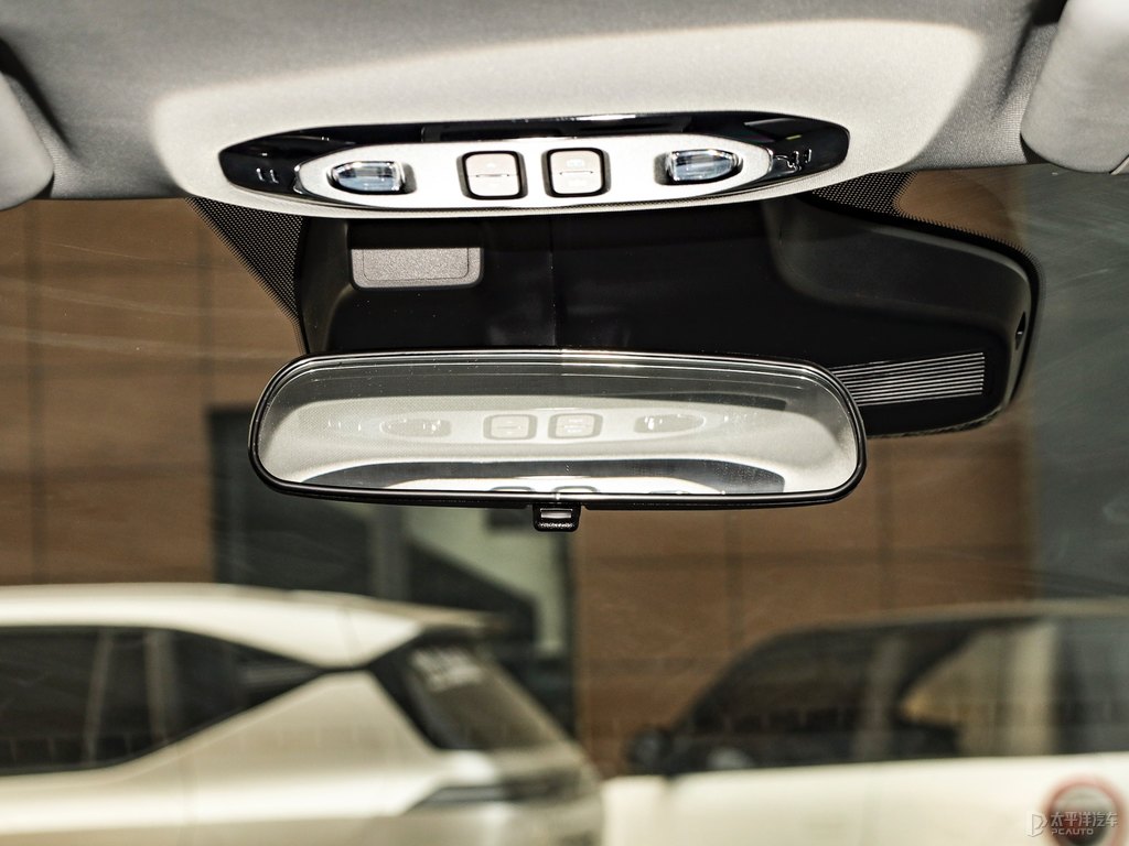 珍珠白AION Y車廂內(nèi)飾圖片