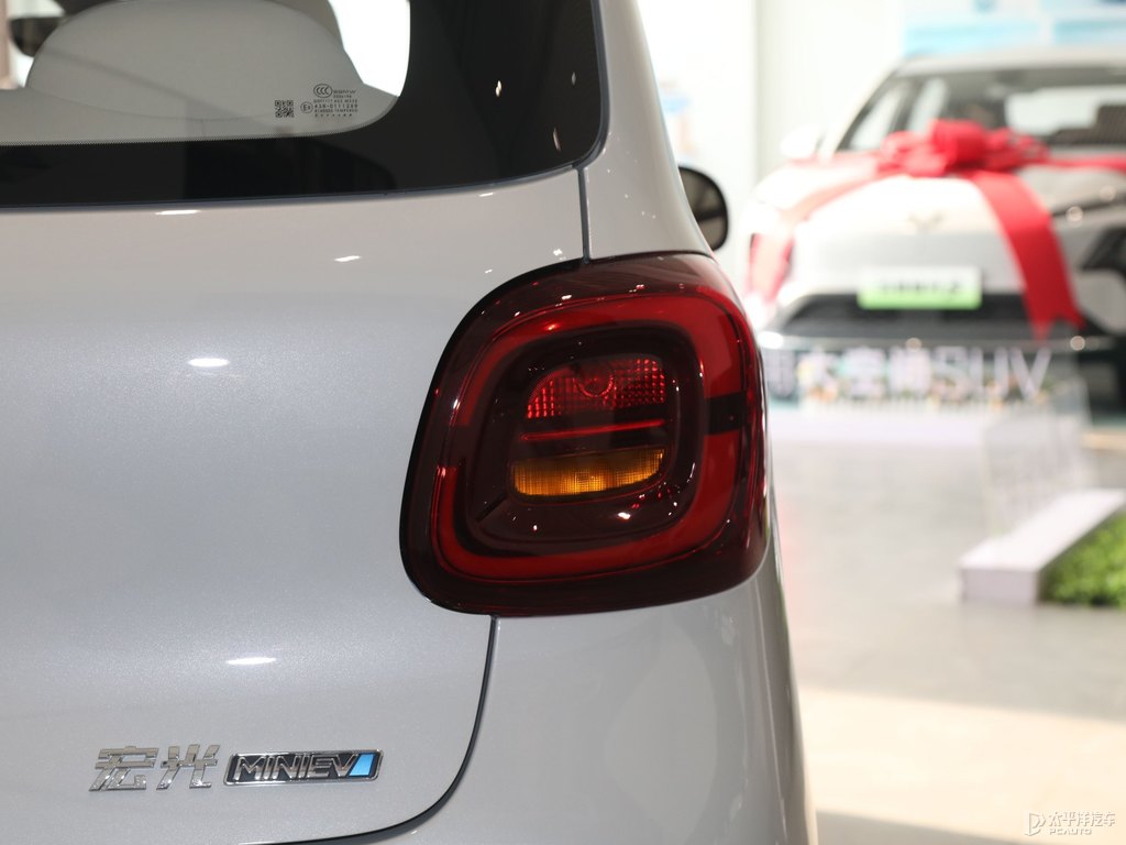 甜甜咖宏光MINIEV車尾外觀圖片