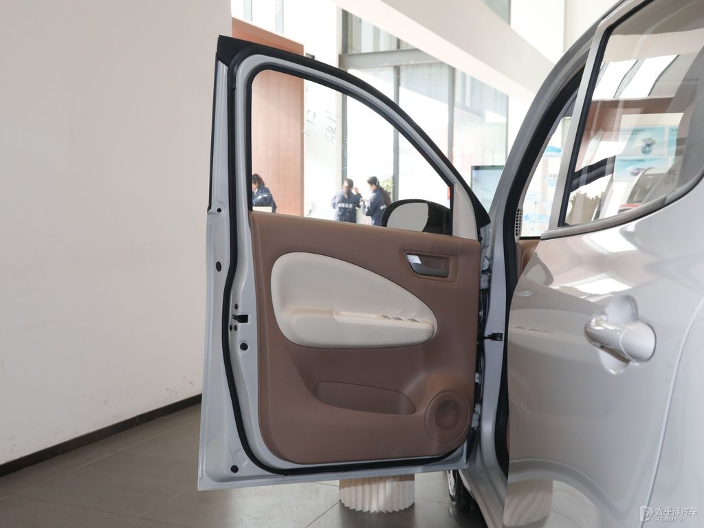 甜甜咖宏光MINIEV車廂內(nèi)飾圖片