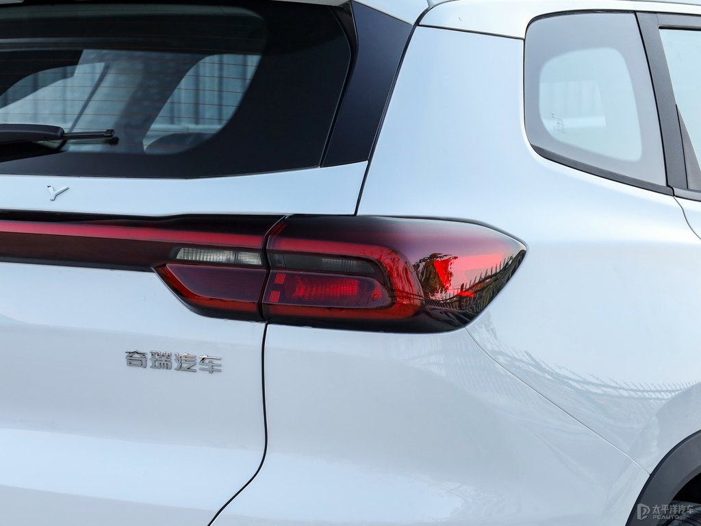 珍珠白瑞虎8車尾外觀圖片