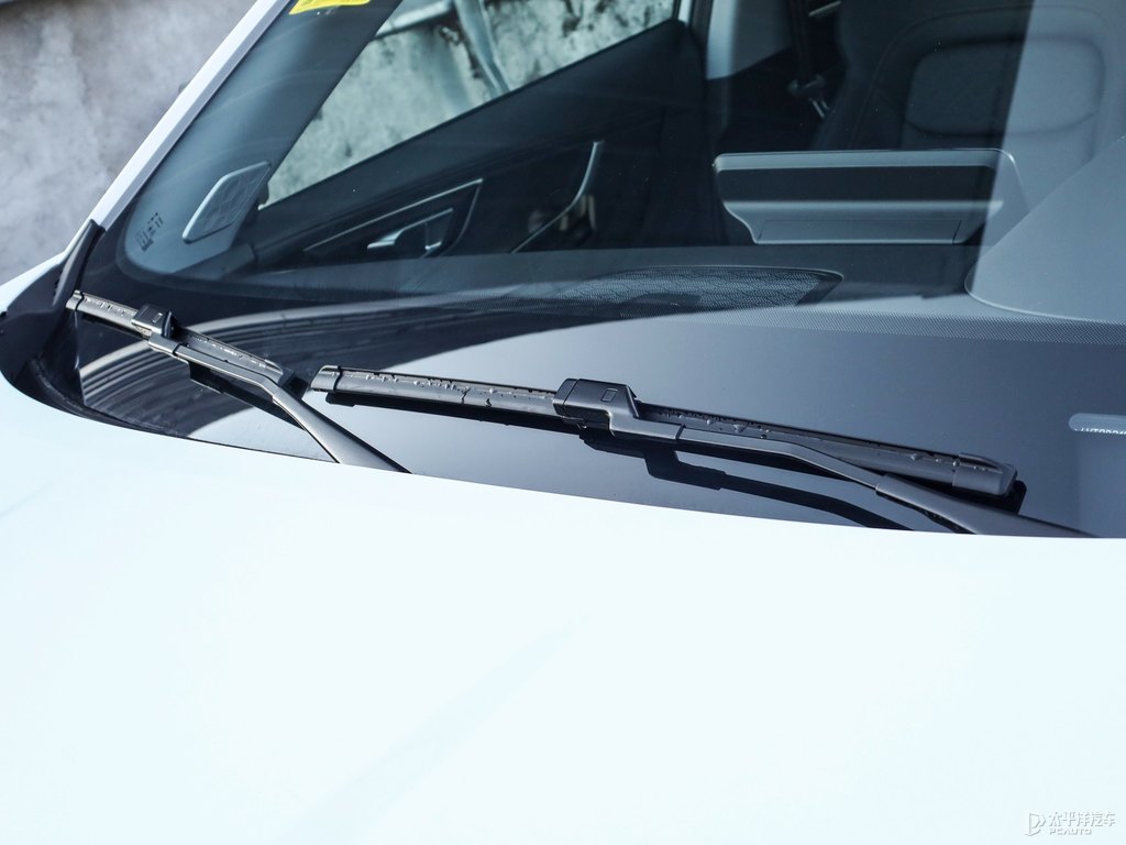 珍珠白瑞虎8車身外觀圖片
