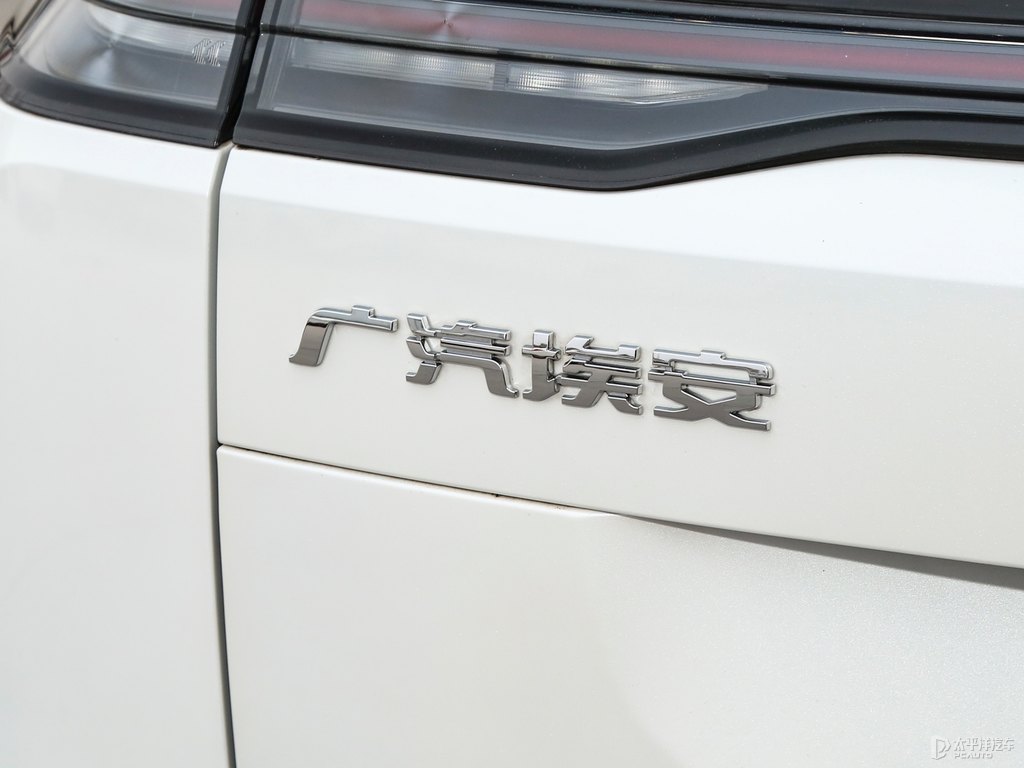 珍珠白AION Y車尾外觀圖片